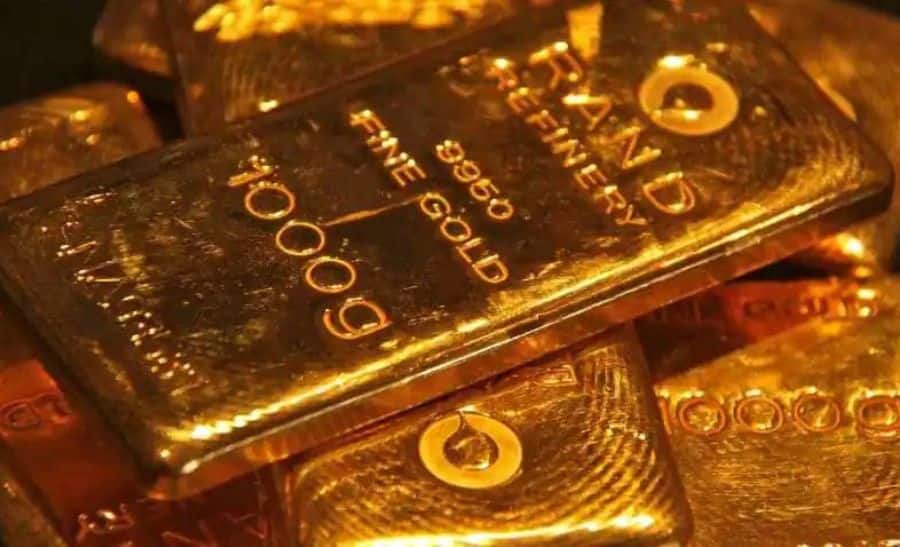 Gold price today, 23 December 2022: Gold declines Rs 372; silver jumps Rs 15 Gold price today, 23 December 2022: Gold declines Rs 372; silver jumps Rs 15