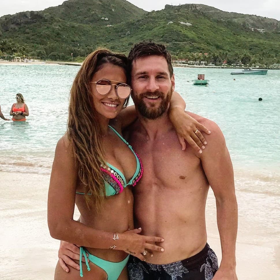 Antonella Roccuzzo and Lionel Messi met when they were just 13 years old and they tied the knot in July 2017. Roccuzzo initially trained to be a dentist at university, but she ultimately switched to social communication. (Source: Twitter)
