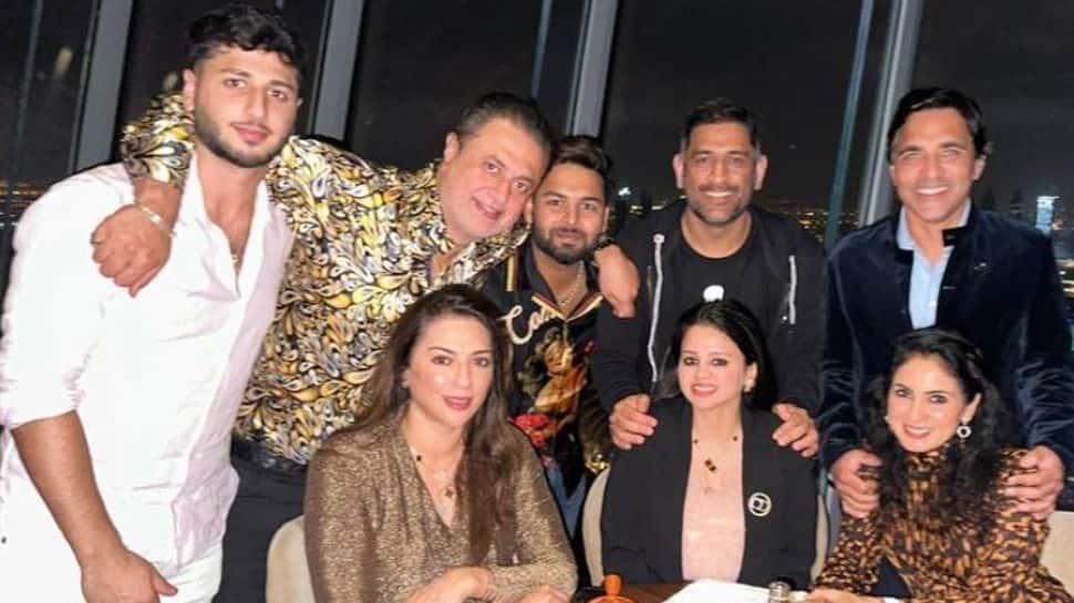 MS Dhoni PARTIES with Rishabh Pant and wife Sakshi Dhoni in Dubai, check PIC here