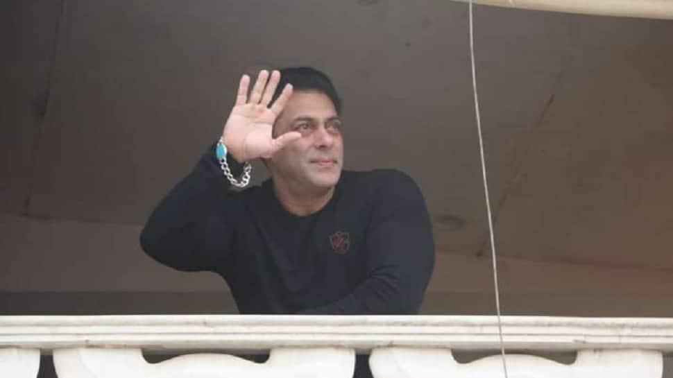 Salman Khan greets his fans outside Galaxy apartment on 57th birthday!