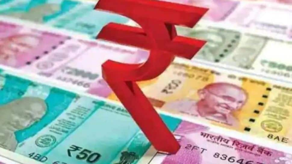 Rupee rises 7 paise to end at 82.80 against US dollar