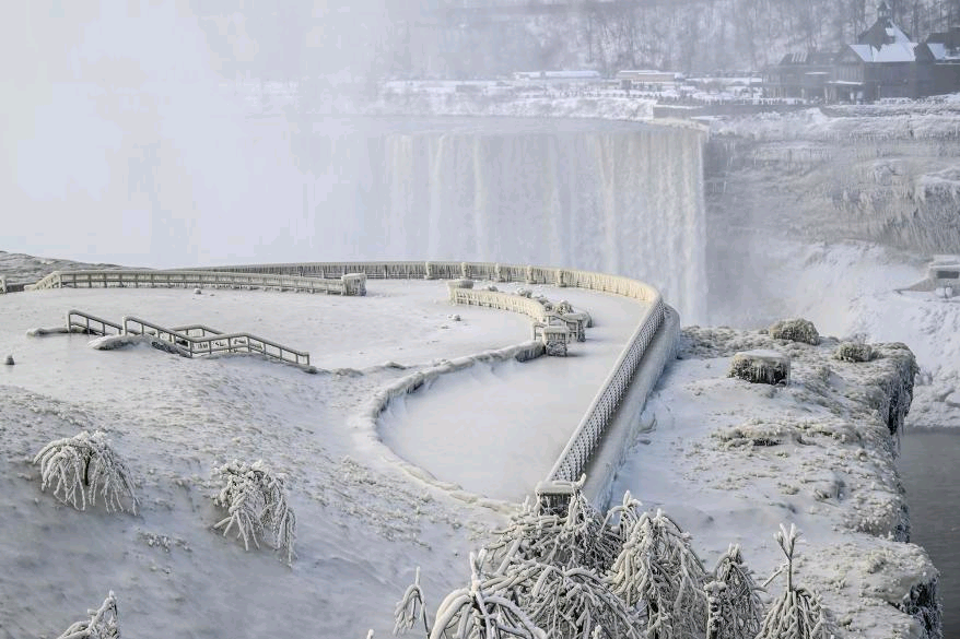Viral photos show the Niagar falls covered in ice and snow
