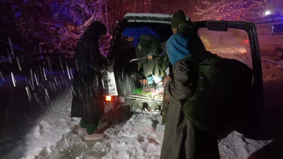 Indian Army saves pregnant woman&#039;s life, evacuates her amid heavy snow in Kashmir