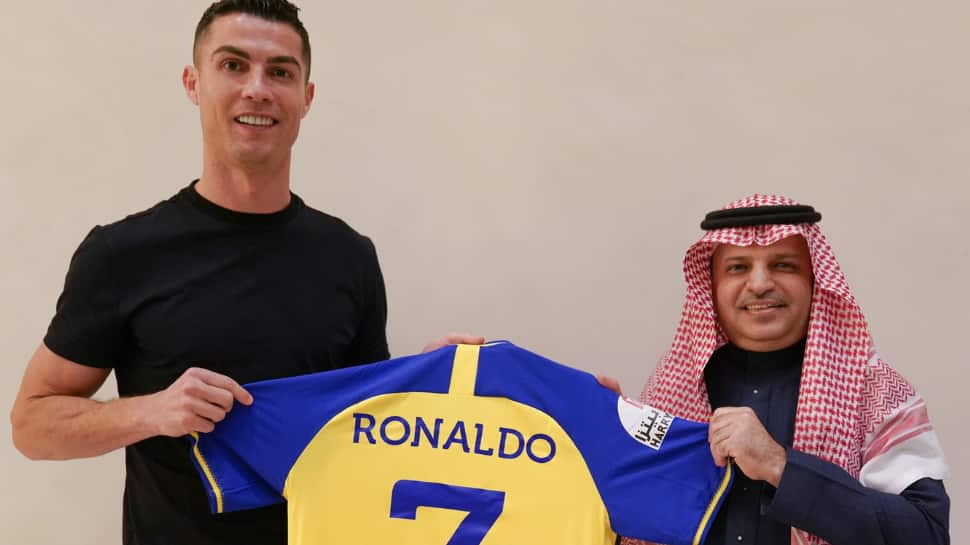 क्रिस्टियानो रोनाल्डो 1,770 करोड़ रुपये वार्षिक वेतन के लिए 2025 तक सऊदी अरब क्लब अल नासर में शामिल हुए