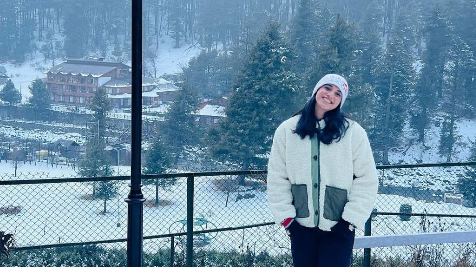 GORGEOUS Smriti Mandhana posts PICS from vacation in snow-capped Mountains  after getting nominated for ICC Women`s Cricketer of the Year award |  Cricket News | Zee News