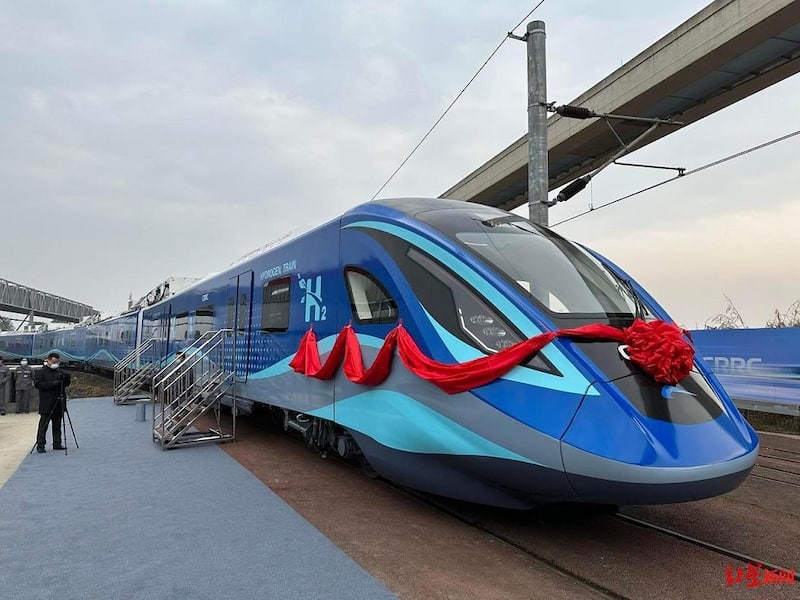Meet China's first semi high-speed hydrogen train, gets 600 km range ...