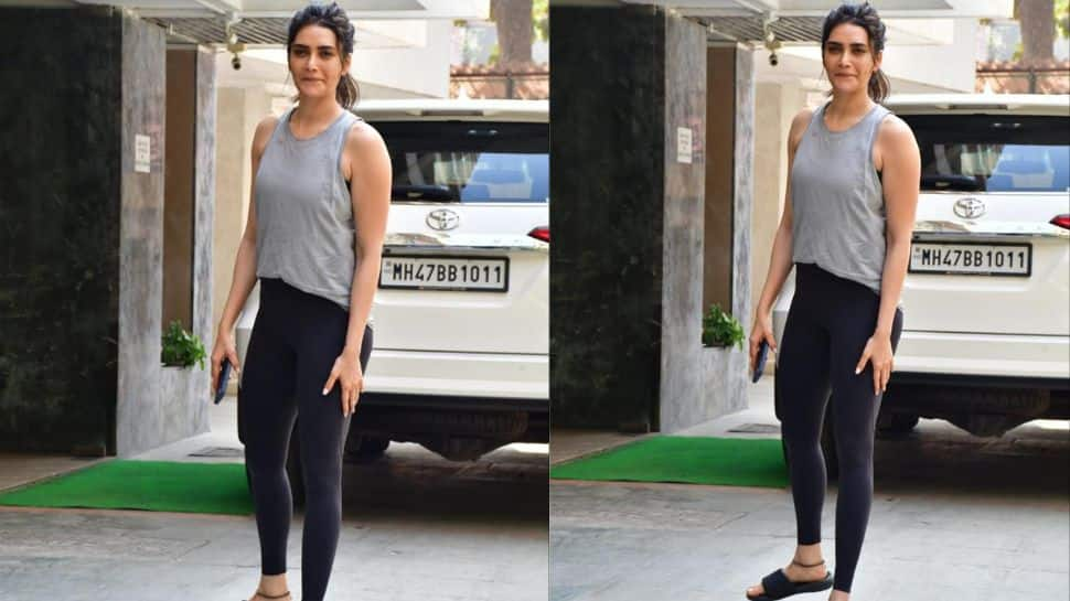 Karishma Tanna Looks Hot In Tight Leggings As She Snapped After