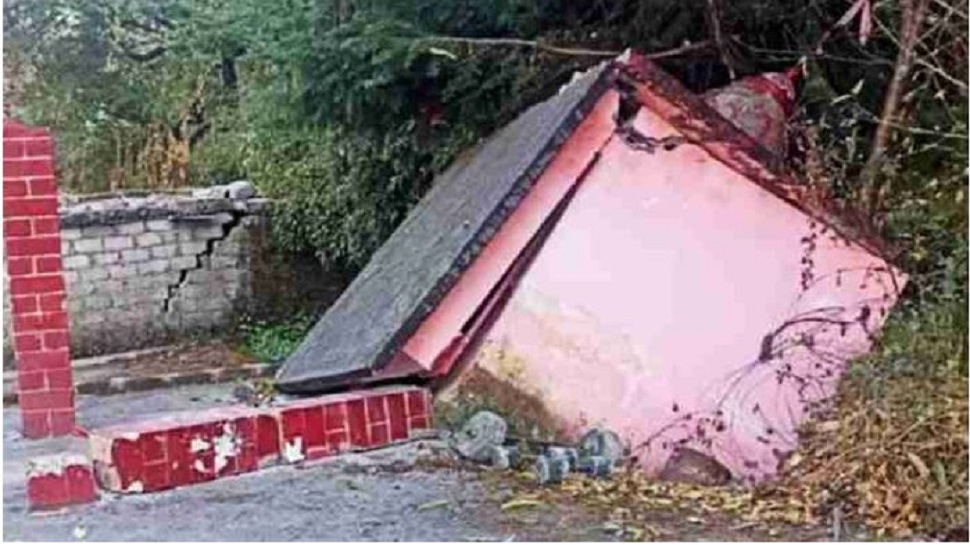 Joshimath Sinking: Old temple of Maa Bhagwati collapses, sign of disaster gradually increasing in Devbhoomi! Joshimath Sinking: Old temple of Maa Bhagwati collapses, sign of disaster gradually increasing in Devbhoomi!