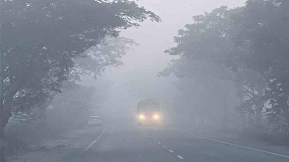 Dense FOG engulfs Delhi-NCR: Here&#039;s how to avoid road accidents and drive safe? Tips and Tricks