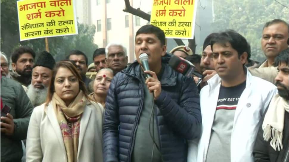 &#039;We are not Congress, we will not let BJP capture MCD&#039;, says AAP over aldermen nomination by Delhi LG