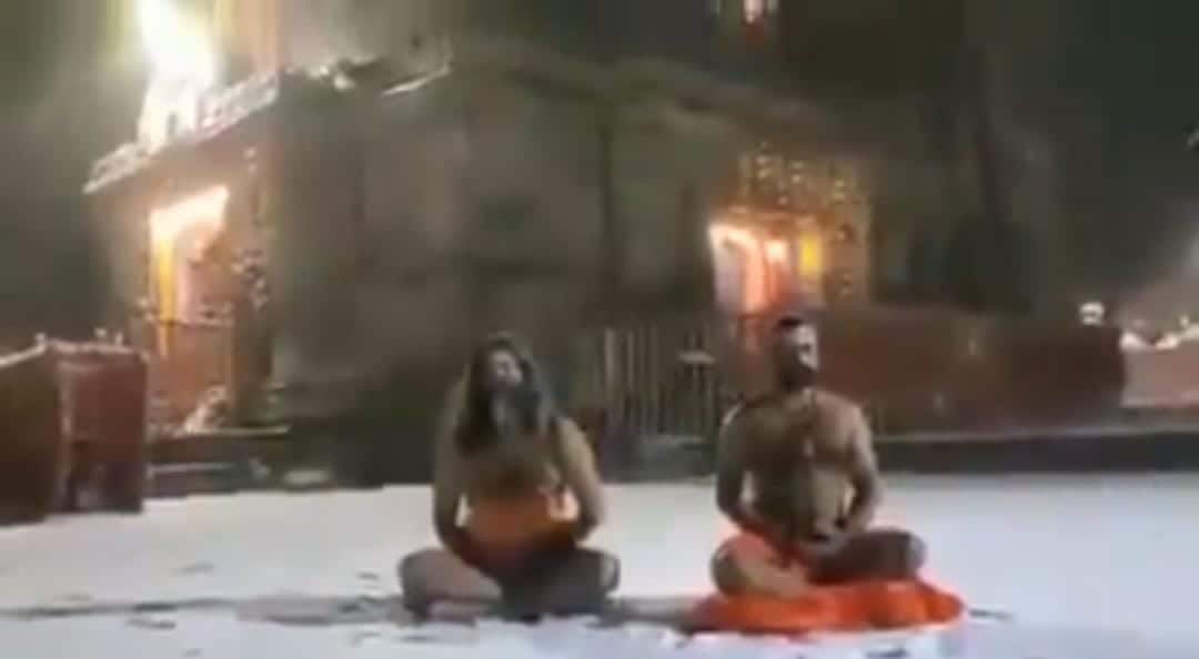 2 Yogis meditate bare-chested in Kedarnath amid heavy snowfall. Twitter is stunned - Watch video