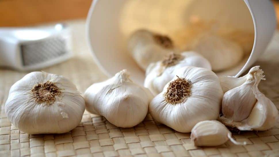 Garlic health benefits and 10 reasons why must add this herb to your diet