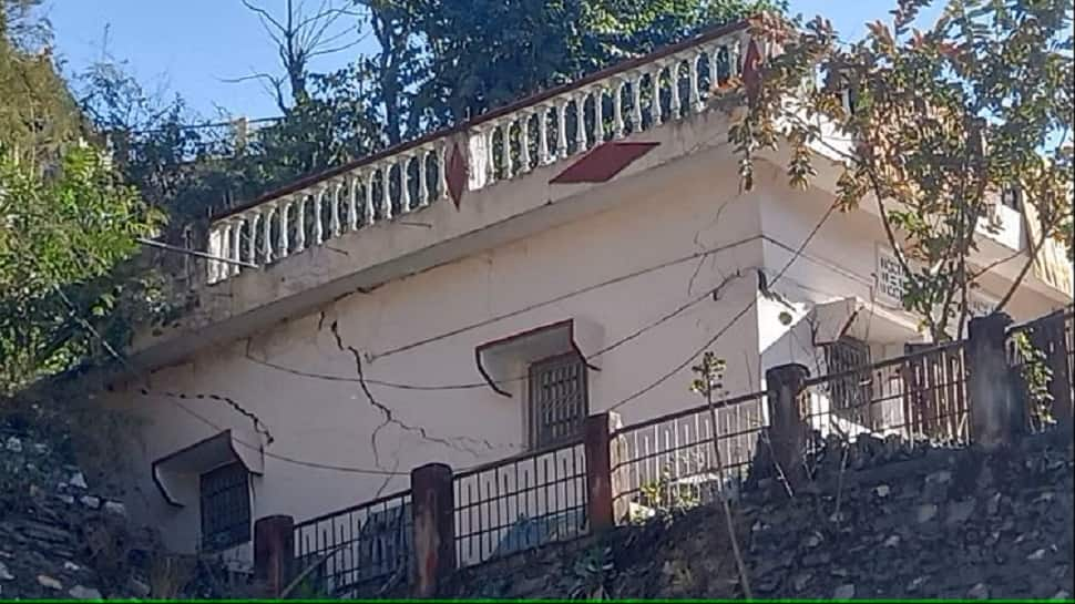 Uttarakhand crisis: Cracks appear in houses in Karnprayag after land subsidence in Joshimath