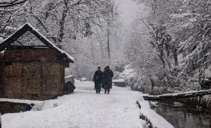 Two avalanches reported in Kashmir