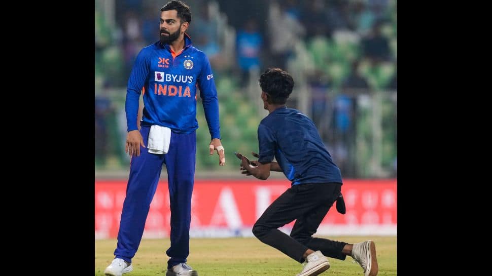 India vs Sri Lanka 3rd ODI: Pitch invader touches Virat Kohli’s feet in Thiruvananthapuram, check PIC