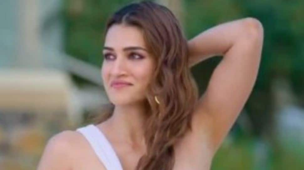 Kriti Sanon Impresses Fans With Her Glam Avatar In ‘shehzada New Song ‘munda Sona Hoon Main