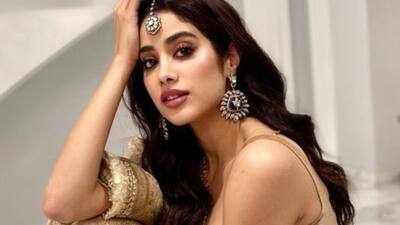 Janhvi Kapoor drops pictures in gorgeous ethnic outfit