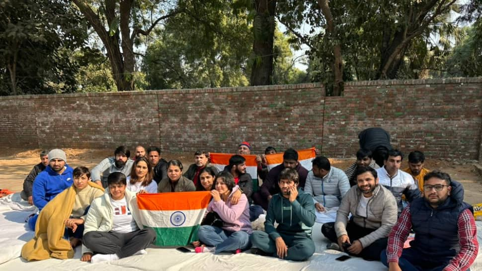 Olympic-medal winning wrestlers Bajrang Punia, Sakshi Malik slam WFI president, sit in protest at Jantar Mantar 