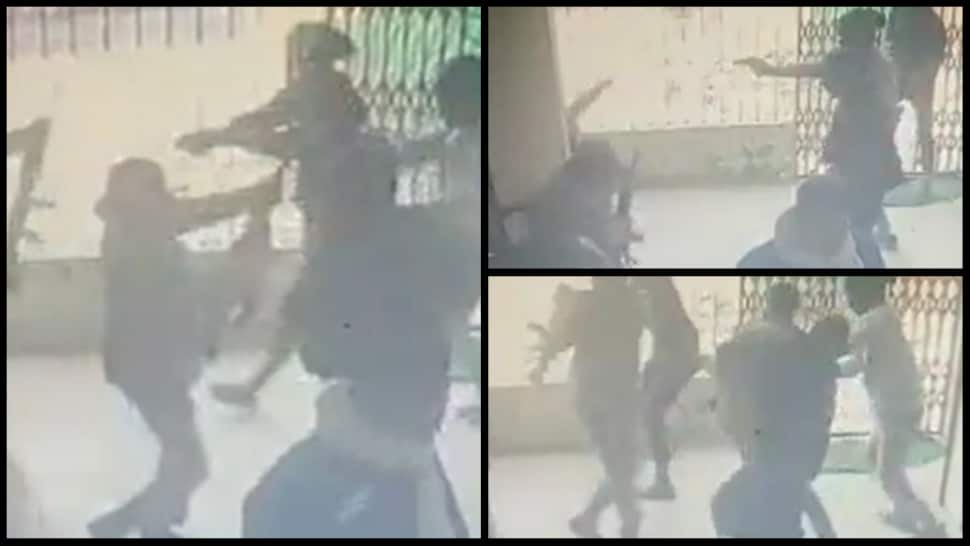 WATCH: Female constables fight armed robbers in Bihar, foil bank robbery WATCH: Female constables fight armed robbers in Bihar, foil bank robbery