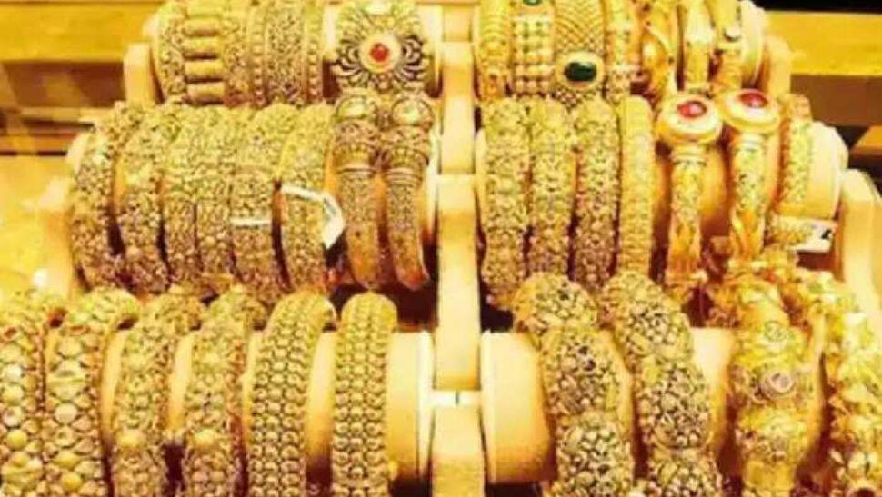 Gold jumps Rs 433; silver zooms Rs 990 amid strong global trends - Vimarsana News