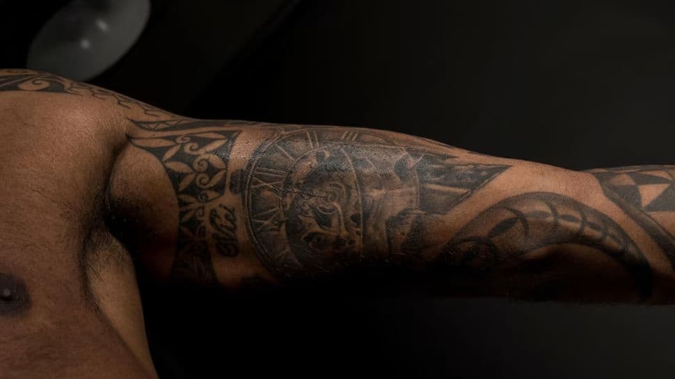 Moments captured from the time Sri Lankan Cricketer @dhananjaya_75 visited  @tattoo_paradise_sri_lanka Tattoo done by @tatt… | Mens tops, Mens tshirts,  Photo credit