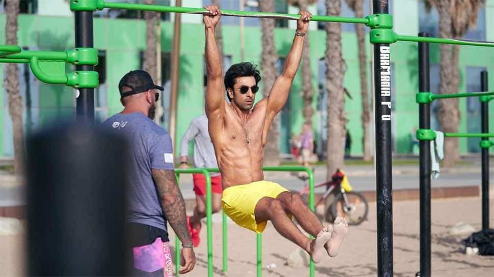 Ranbir Kapoor flaunts his toned six-pack abs in a hot still from Tu Jhoothi Main Makkaar with Shraddha Kapoor!