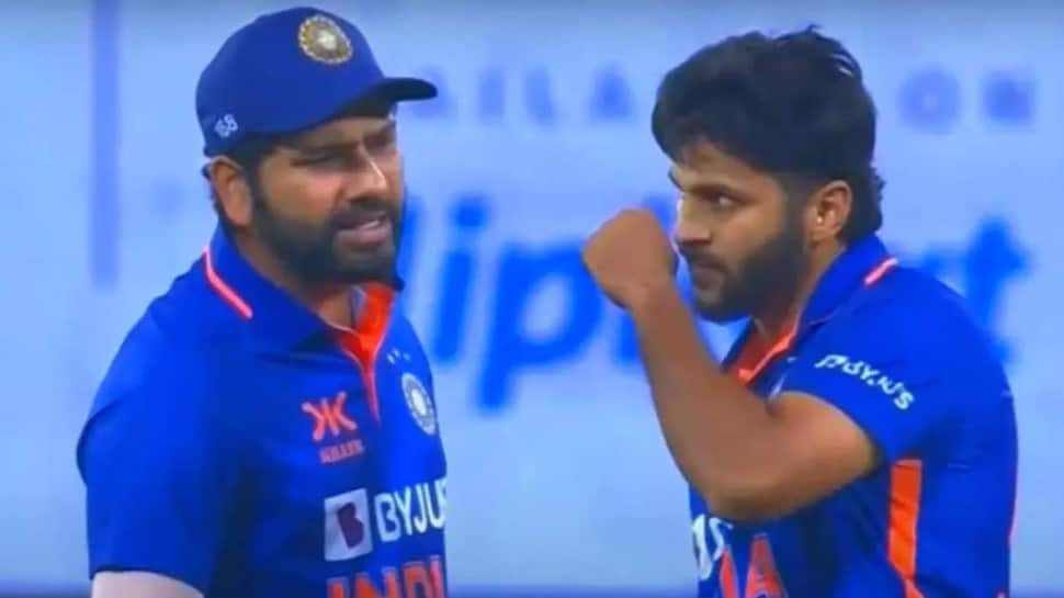 Rohit Sharma Loses Cool at Shardul Thakur, Video Goes Viral After Third ODI vs New Zealand, WATCH