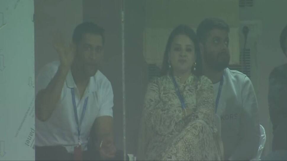 WATCH: MS Dhoni, Wife Sakshi Spotted in Ranchi Stadium for India vs New Zealand 1st T20I