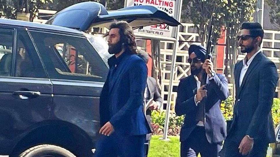 Leaked Video: Ranbir Kapoor Spotted Shooting for Crime-Drama Animal, Actor Steals Hearts in Don Look