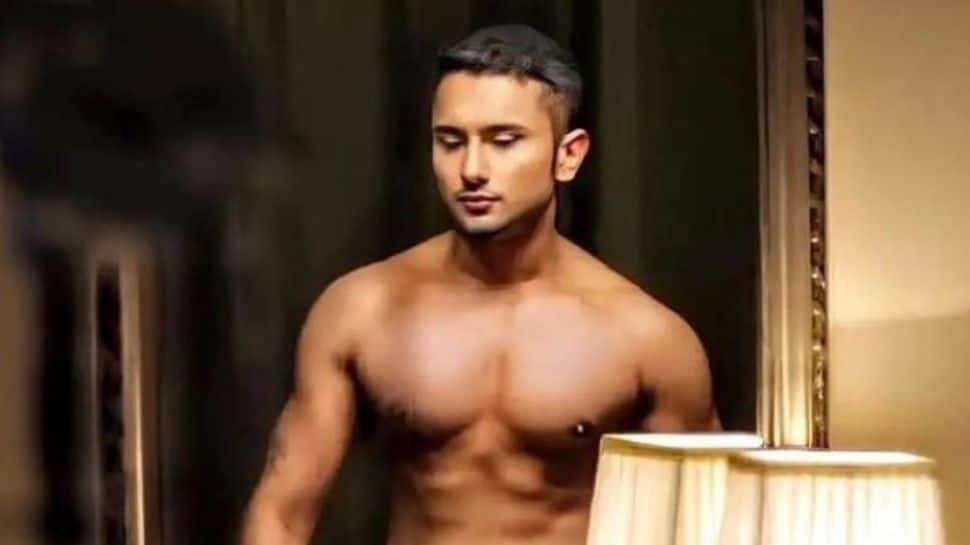 Yo Yo Honey Singh Flaunts Chiselled Body in This Throwback Pic From 2011 