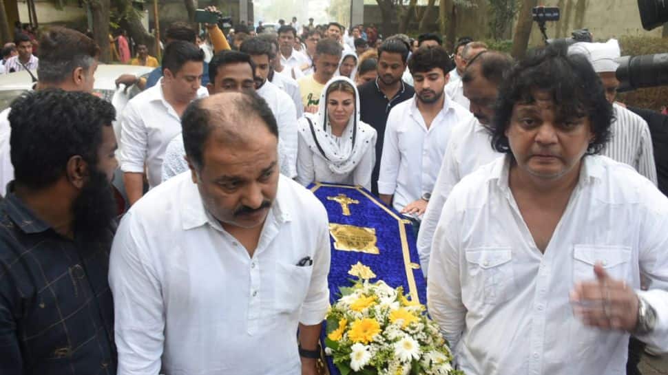 Rakhi Sawant's brother also accompanied her for the funeral