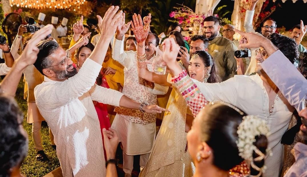 Suniel Shetty Shakes A Leg At Daughter Athiya Shettys Wedding Ceremony Pics Go Viral News