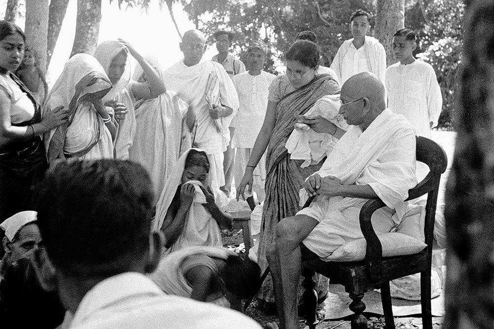 November 1946: Gandhiji consoles women in Noakhali