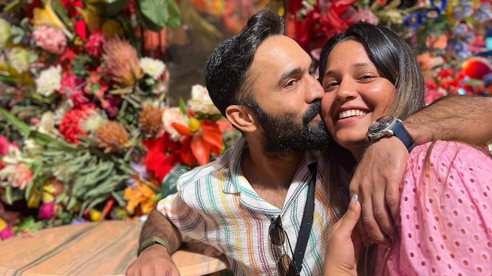 Dinesh Karthik Posts Loved-Up pic With Wife Dipika Pallikal on Thailand Vacation, check HERE