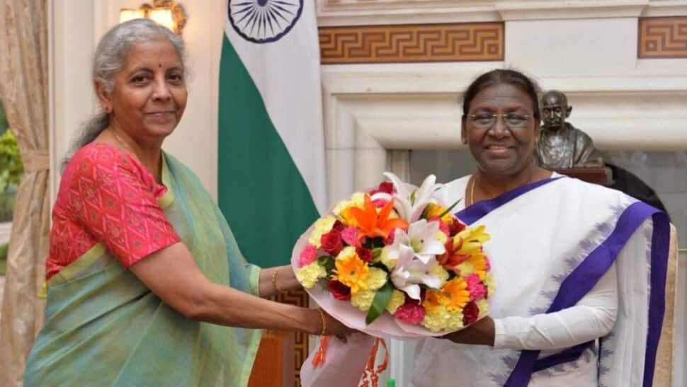 FM Sitharaman Meets President Murmu Ahead of Union Budget 2023 Presentation