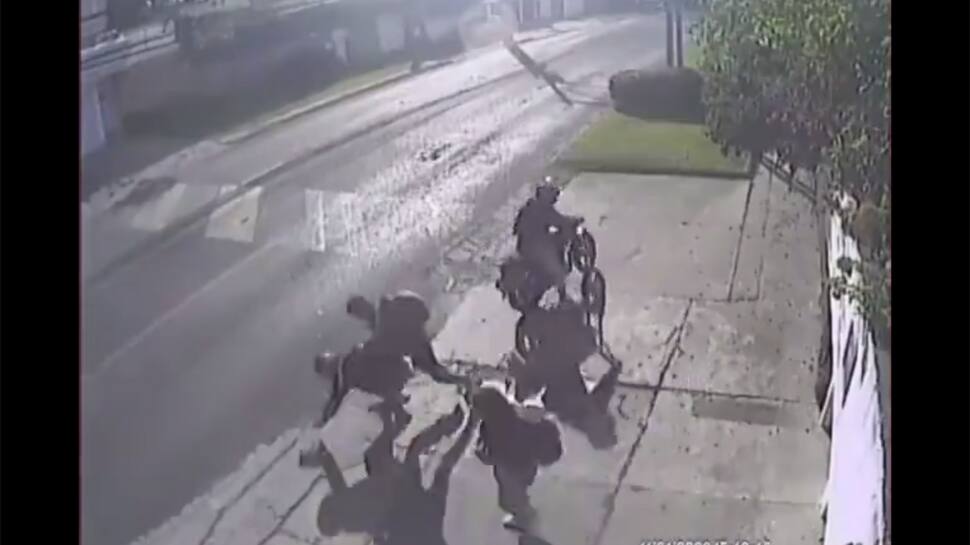 Bike-Borne Snatchers Attack Couple but There is a Twist - Watch Viral Video