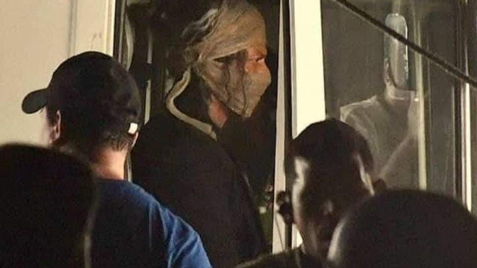 Shah Rukh Khan’s Look With Bandages on Face From the Sets of ‘Jawan’ Breaks Internet- See Viral Pic 