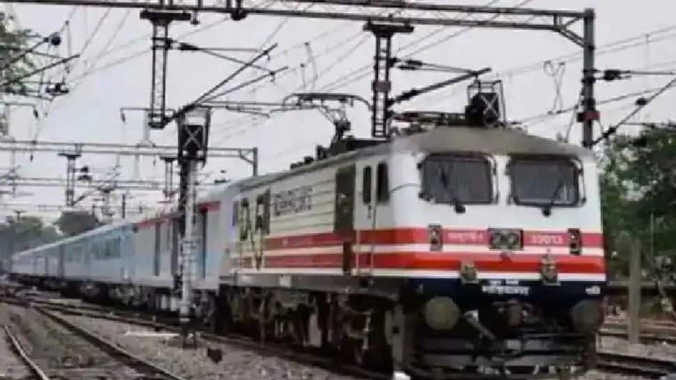 Indian Railways: 11 Trains Running Late Today as Dense Fog Reduces Visibility in Northern India - Vimarsana News