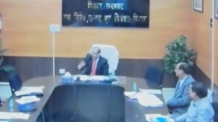 BASA Members Wear Black Badges Against 'Abusive' Bihar IAS Officer KK ...