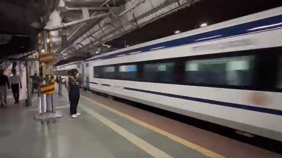 Vande Bharat Express Crosses Railway Station at Incredibly High-Speed, Netizens Call it India&#039;s &#039;Shinkansen&#039;: WATCH