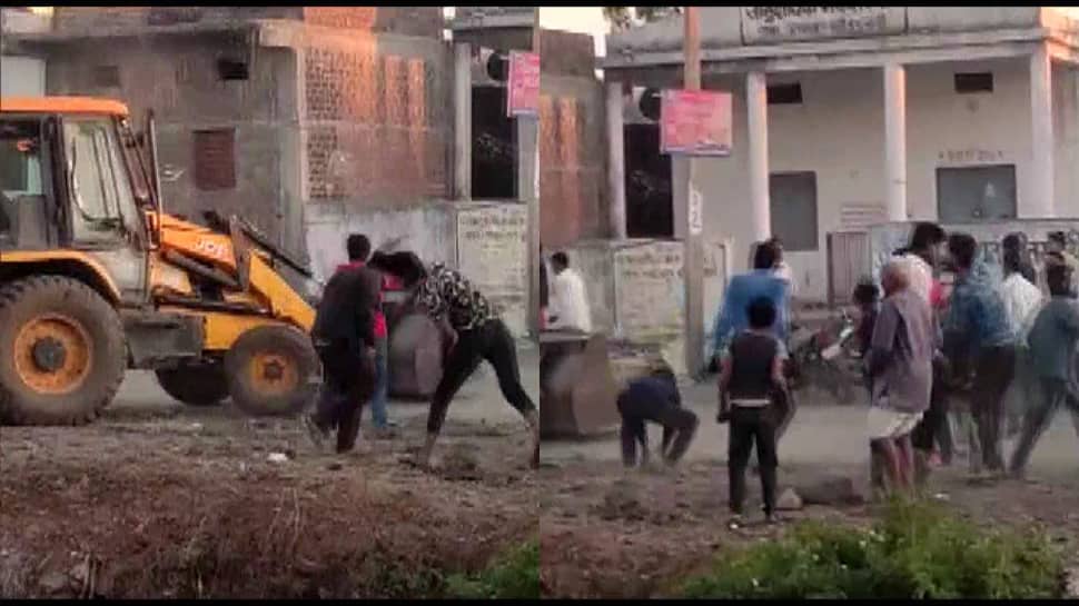 Villagers Pelt Stones at Bulldozer During Anti-Encroachment Drive in MP’s Ujjain; 8 Policeman Injured