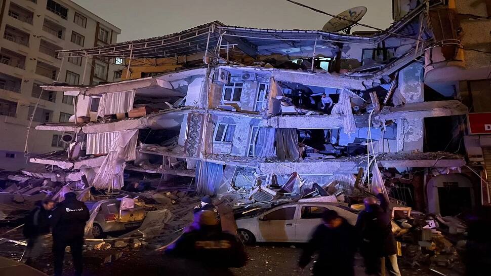 tremblement de terre aujourd’hui : le nombre de morts s’élève à 1400 alors que l’opération de sauvetage se poursuit en Turquie |  Nouvelles du monde