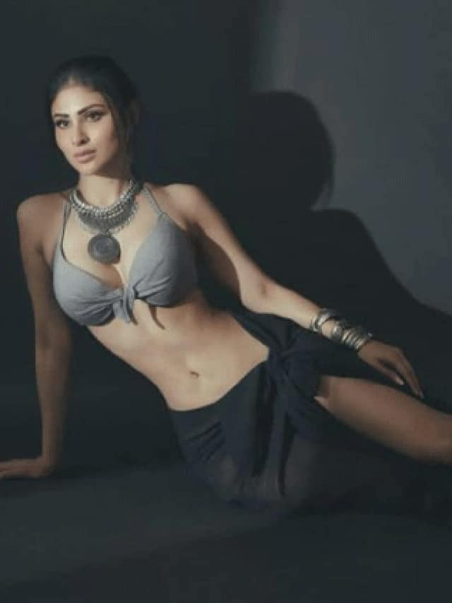 Mouni Roy flaunts her abs