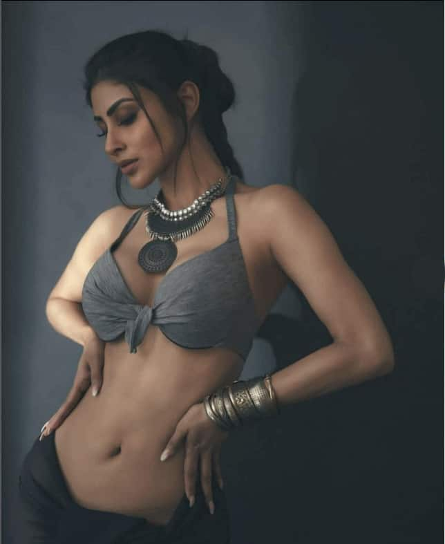 Mouni Roy turns seductress 