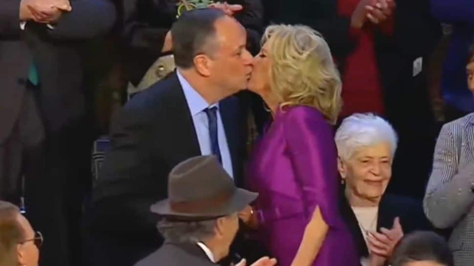 VIDEO: Did US President Joe Biden&#039;s Wife Jill Kiss Kamala Harris&#039; Husband? Netizens Ask on Twitter