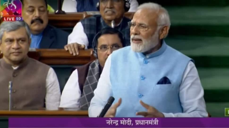 &#039;Tumhaare paanv ke neeche...&#039;: From Kaka Hathrasi to Jigar Moradabadi, PM Modi Targets Rahul Gandhi, Opposition Using Couplets; Watch