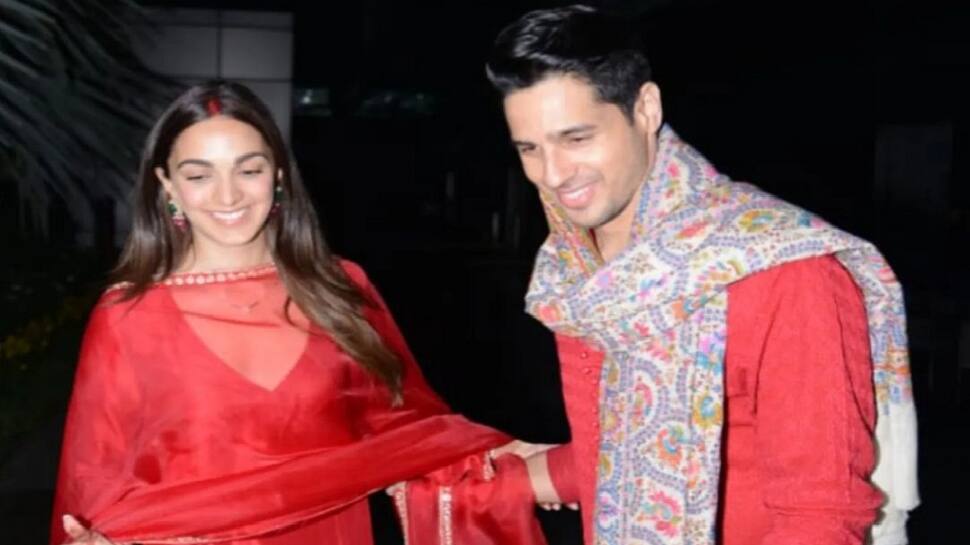 Sidharth Malhotra, Kiara Advani Look Stunning in Red as They Arrive in Delhi, Actor&#039;s Henna of &#039;Ki&#039; Goes Viral