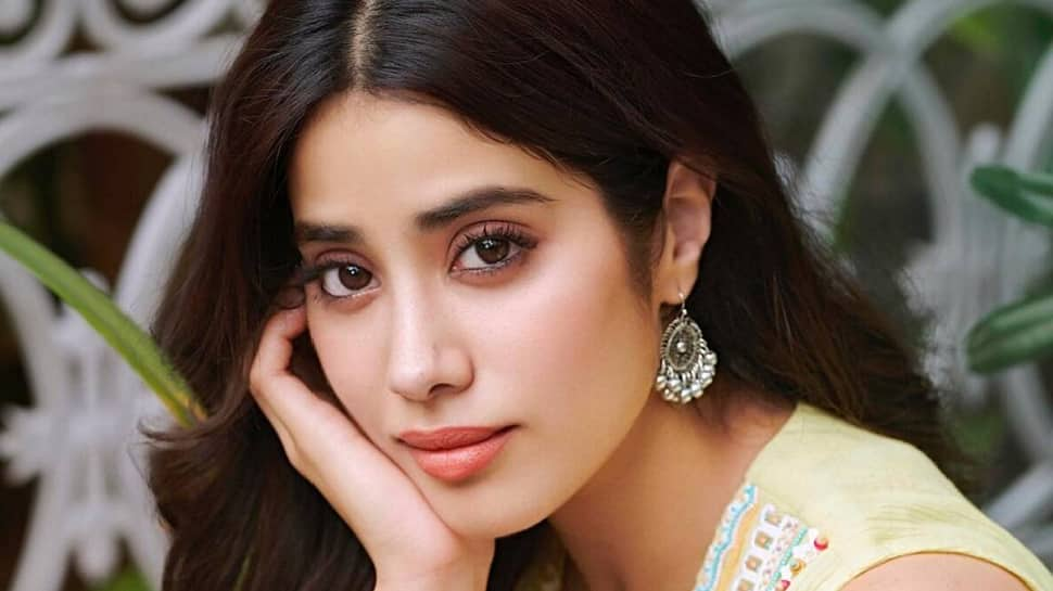 Janhvi Kapoor Feels Heartbroken when Anonymous People tell her &#039;Acting Nahi Aati... Nepotism Ki Bachchi&#039;