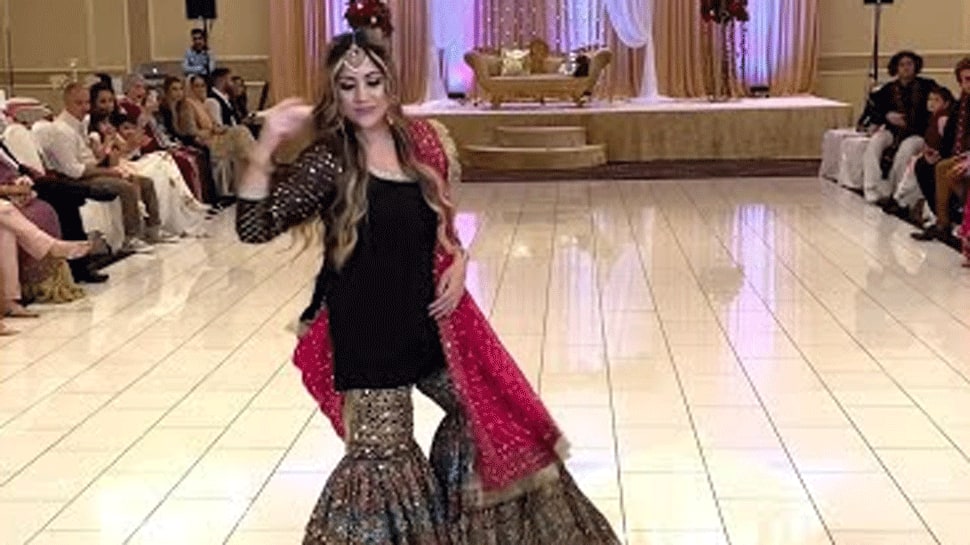 Pakistani Girl Burns Dance Floors on Chittiyan Kalaiyaan, Wins Hearts With  Stunning Moves, Watch Viral Video | Buzz News | Zee News