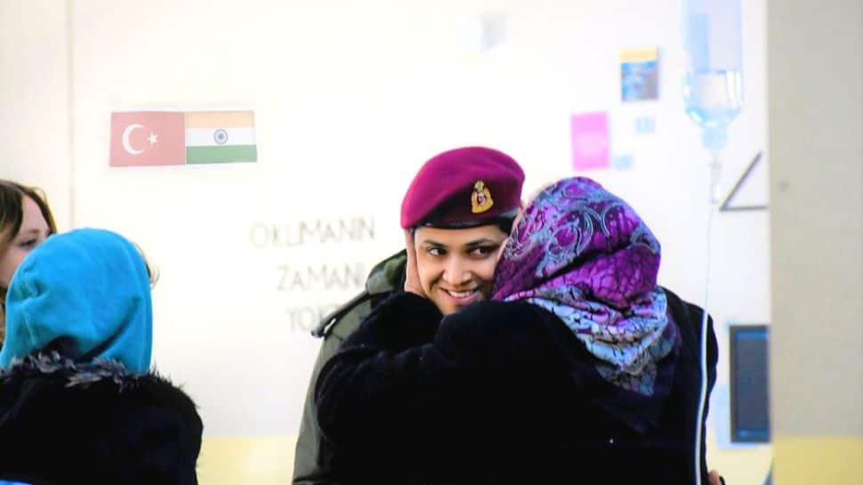 Viral Photo: Turkish Woman Kisses Female Indian Soldier on Cheek to Thank Her Amid Earthquake Relief Efforts